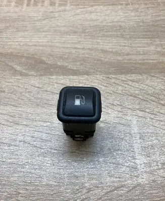 Volkswagen PASSAT B5 Fuel tank opening switch 03000313