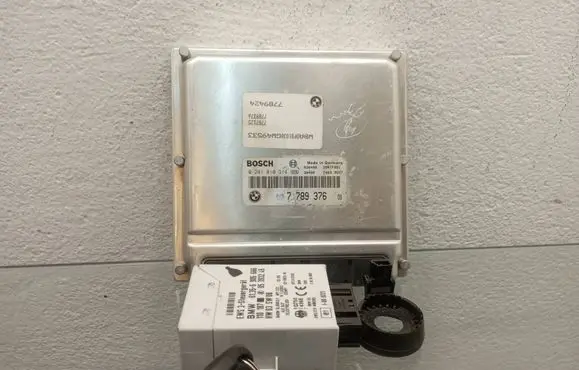 BMW 5 E39 Engine control unit/module 7789376 28RTF091 0281010314