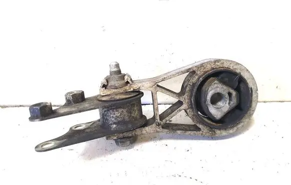 Engine mounting bracket