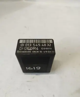 Mercedes-Benz E W124 Hazard warning light relay 0135454832 EG0010 898690000