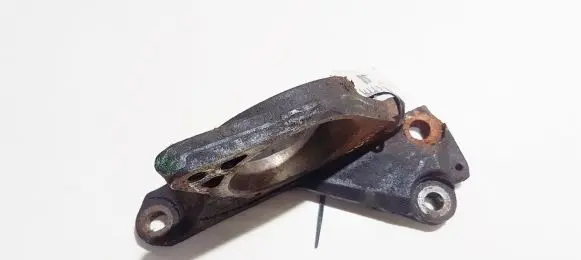 Nissan X-Trail T31 Engine mounting bracket 7916s