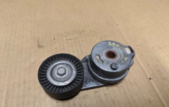 Chrysler 300 - 300C Alternator belt tensioner 04861660AA