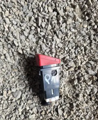 SsangYong Musso Hazard light switch 864W0140