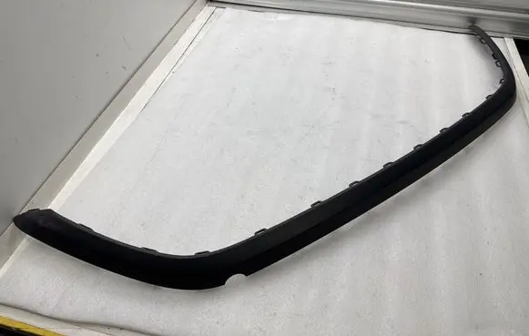Rear bumper trim bar molding