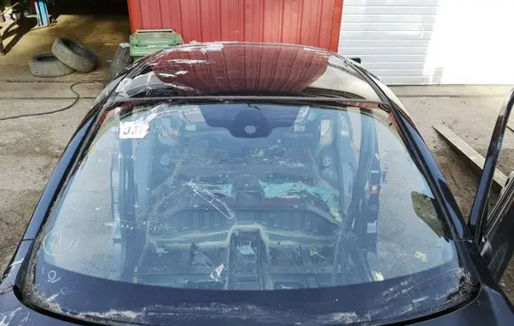 Nissan Qashqai Front windscreen/windshield window 