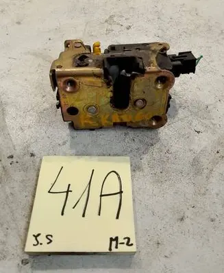 Renault Kangoo I Front door lock 7701045305
