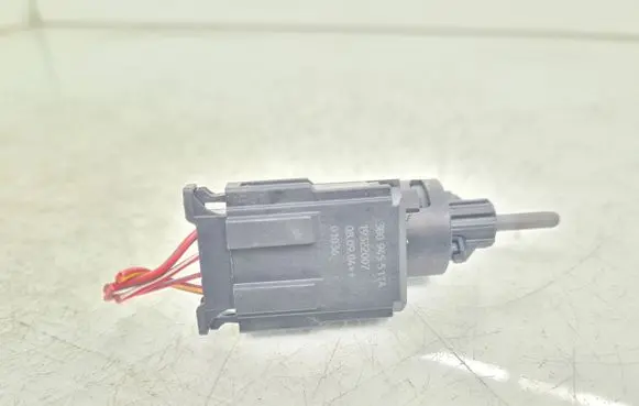 Volkswagen PASSAT B5.5 Brake pedal sensor switch 3B0945511A