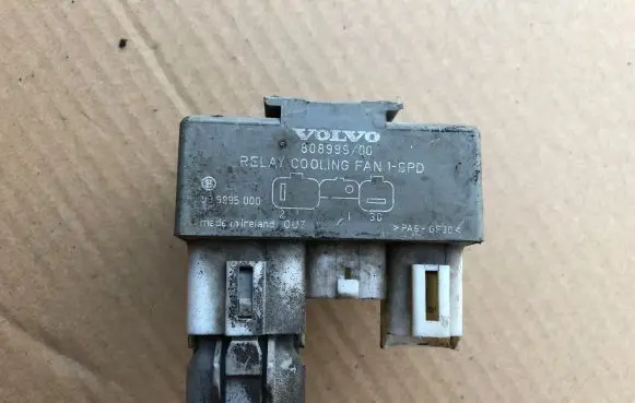 Volvo S40, V40 Coolant fan relay 80899900