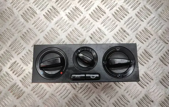 Volkswagen PASSAT B5 Climate control unit 1J0820045D