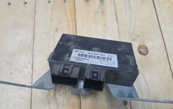 Volkswagen Golf Plus Tow bar trailer control unit/module 8P0907383