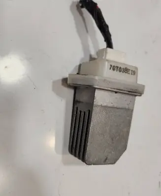 Nissan X-Trail T30 Heater blower motor/fan resistor 70T038E19