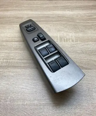 Toyota Prius (XW20) Electric window control switch 8482047012
