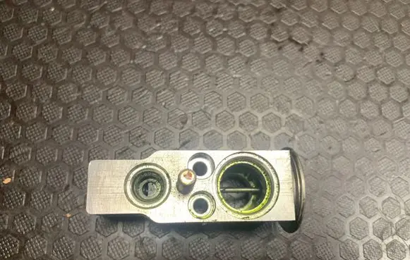 Mercedes-Benz ML W164 Air conditioning (A/C) expansion valve A1648300084 6868848BC