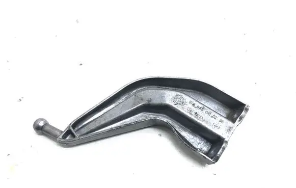 Engine mounting bracket