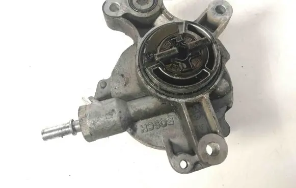 Ford C-MAX I Vacuum pump