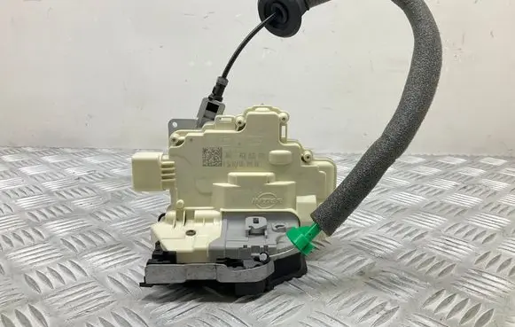 Audi Q3 8U Rear door lock 4G0839015