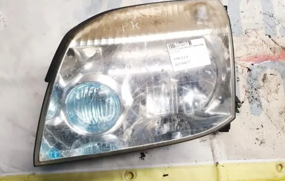 Nissan X-Trail T30 Headlight/headlamp