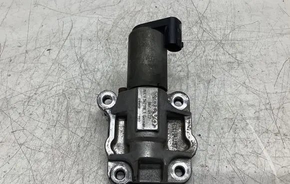 Volvo XC70 Camshaft vanos timing valve 8670422