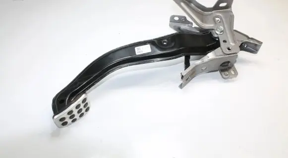 Mazda 3 II Brake pedal GHW8