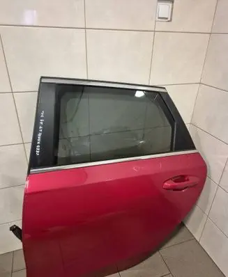 KIA Ceed Rear door 