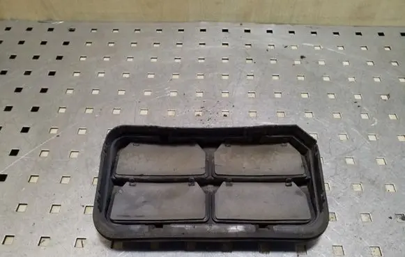 Opel Astra J Quarter panel pressure vent 