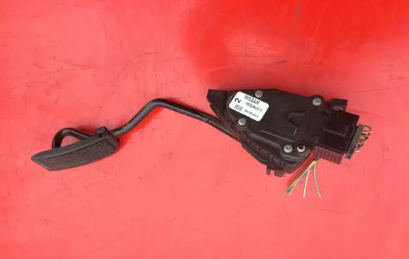 Nissan Primera Accelerator throttle pedal 18002AV410