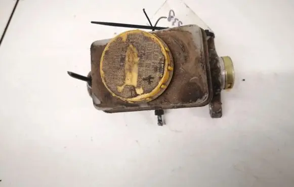 Subaru Forester SF Brake fluid reservoir 