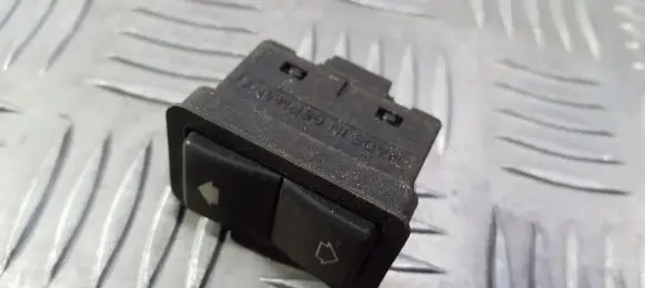 BMW 5 E39 Electric window control switch 8368974