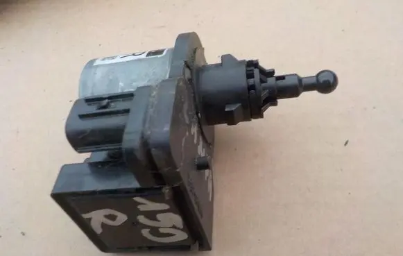 Toyota Land Cruiser (J150) Headlight level adjustment motor 85661