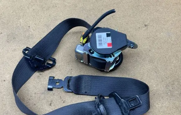 Opel Zafira C Front seatbelt 620611600