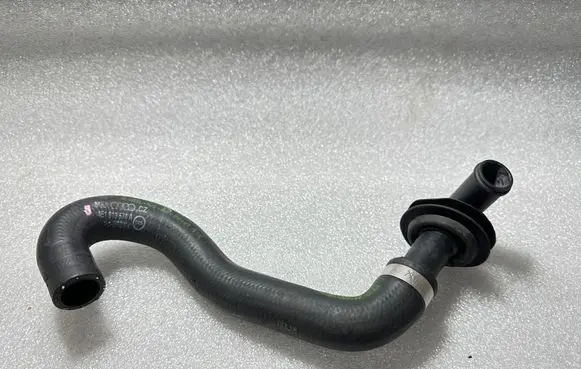 Audi A8 S8 D3 4E Engine coolant pipe/hose 4E1819674A