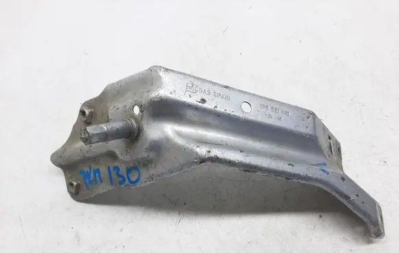 Seat Leon (1P) Fender mounting bracket 1P0821135