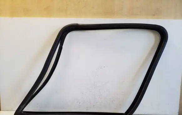 Iveco Daily 5th gen Rubber seal front coupe door window 