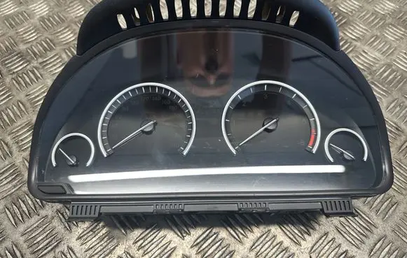 Speedometer (instrument cluster)