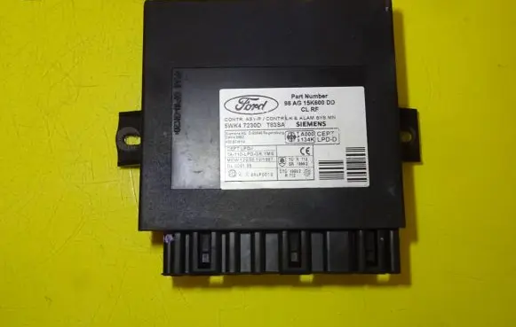 Ford Focus Comfort/convenience module 98AG15K600DD 5WK47230D