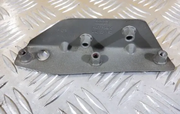 Audi A8 S8 D5 Fender mounting bracket 4N0821152