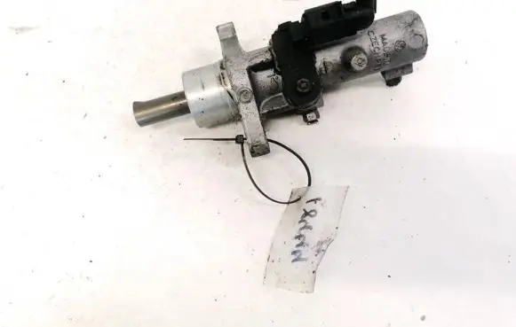 Master brake cylinder