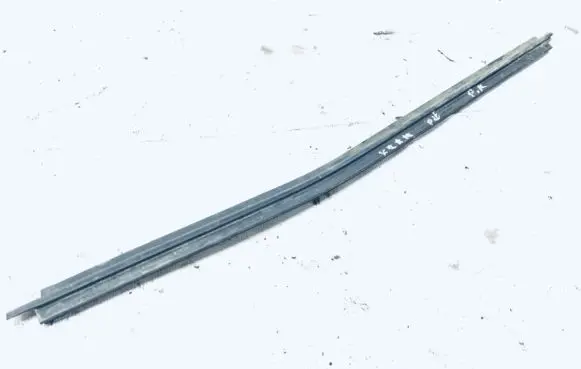 Citroen Xsara Picasso Front door glass trim molding 