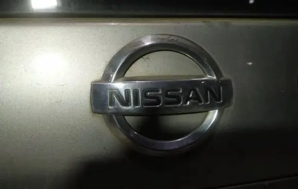 Nissan Note (E11) Manufacturer badge logo/emblem 
