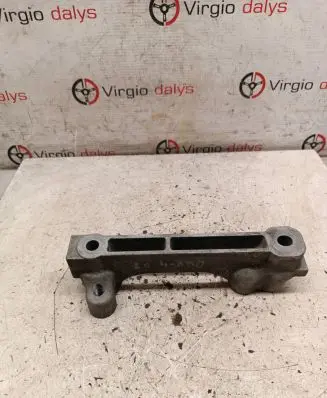 Toyota RAV 4 (XA30) Engine mounting bracket