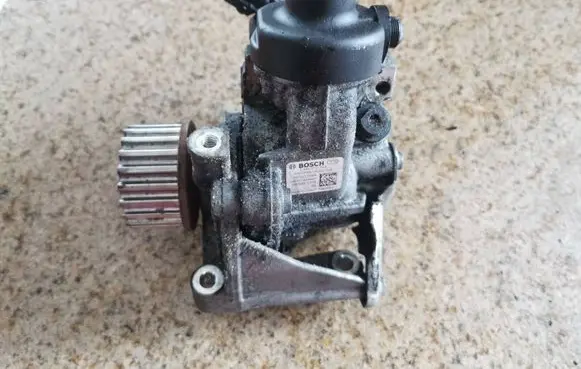 Mercedes-Benz Citan W415 Fuel injection high pressure pump 0445010704
