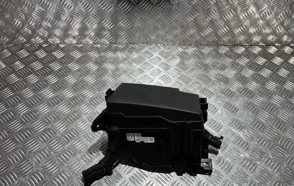KIA Xceed Fuse box cover 91261-J7150