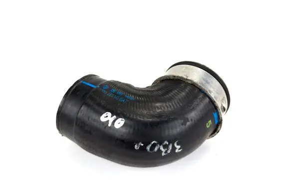 Volkswagen PASSAT B5.5 Intercooler hose/pipe 3B0145834P