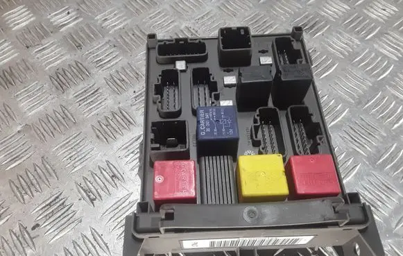 Renault Laguna II Fuse module 8200013449D 518002035 8200004201D