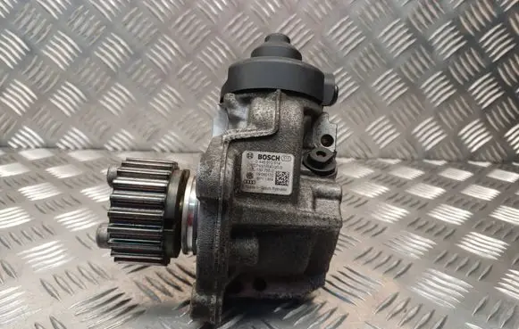 Volkswagen Touran II Fuel injection high pressure pump 0445010514 03L130755D 0928400768