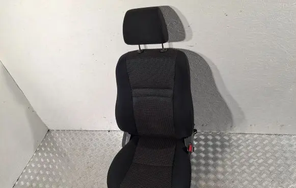 Toyota Avensis T250 Front passenger seat 7110005B20B1 7143005830B0