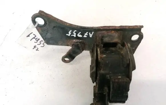 Toyota Avensis T250 Engine mount bracket