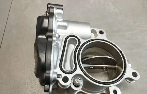 Volkswagen Tiguan Throttle body valve 05L128063E