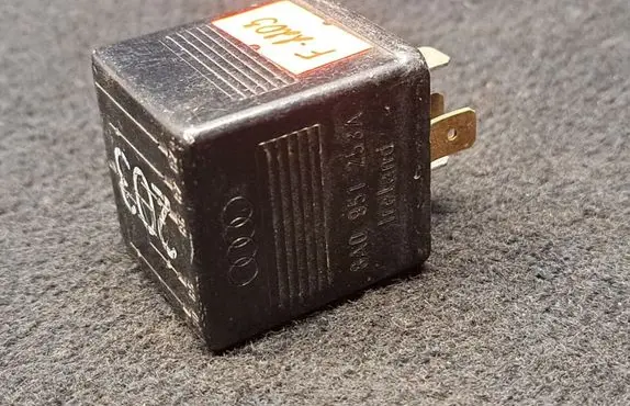 Audi A6 S6 C4 4A Other relay 8A0951253A
