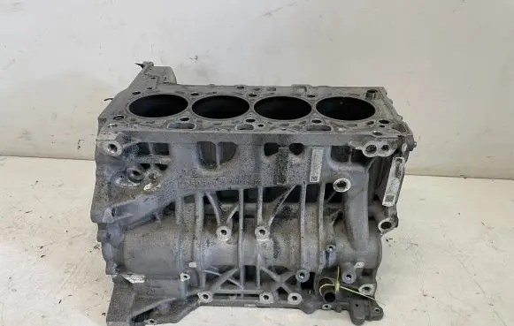 BMW 2 F22 F23 Engine block 7810596 67249217 N47D20D